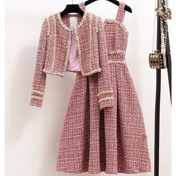⭐️SOLD⭐️Gorgeous tweed and pearl Jacket and Dress set - Picture 7 of 16